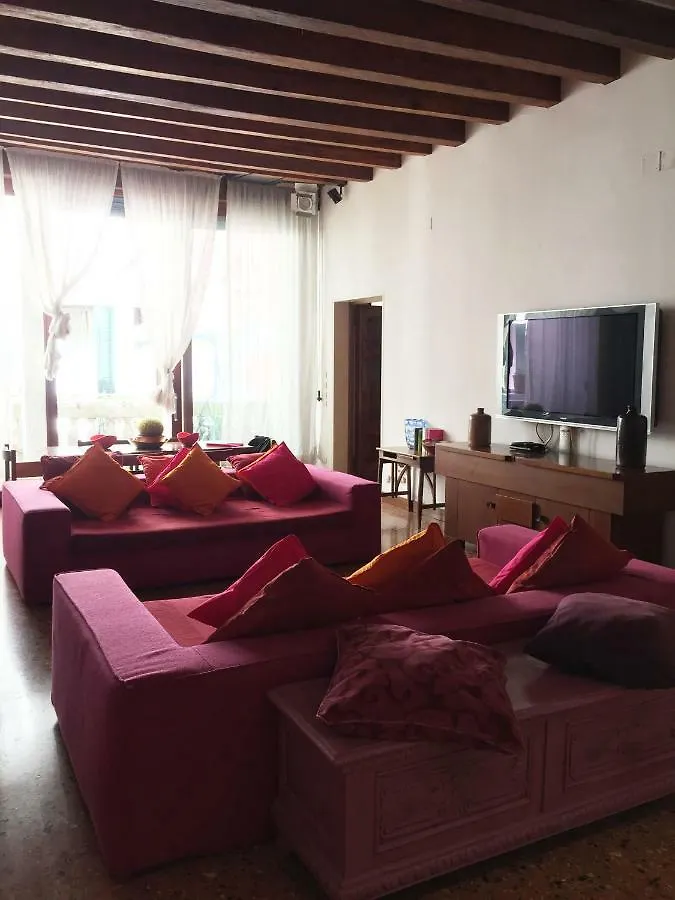 Uma Apartments Venice 0*,